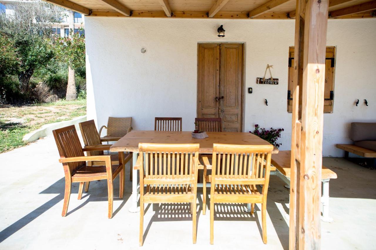 Mera Beachfront House - Фаласарна Екстер'єр фото